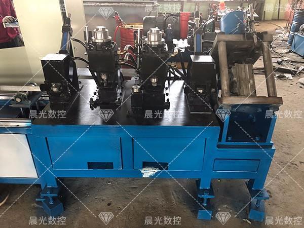 角鋼沖孔機(jī)出現(xiàn)噪音怎么辦？